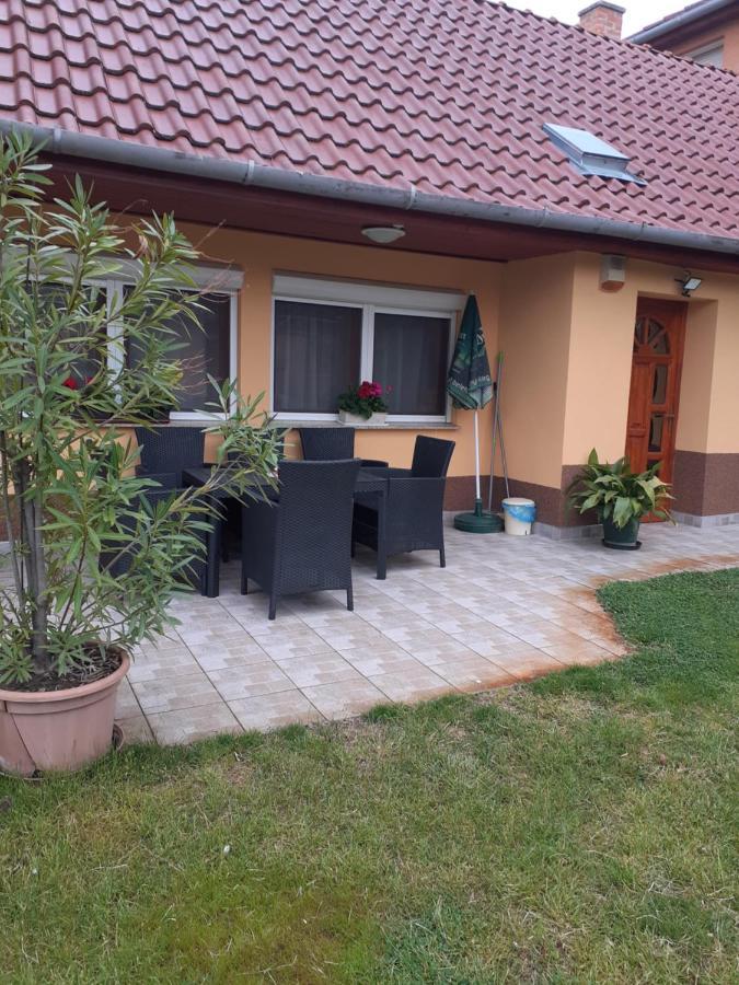 Szahara Vendeghaz Apartment Kerekegyhaza Ngoại thất bức ảnh