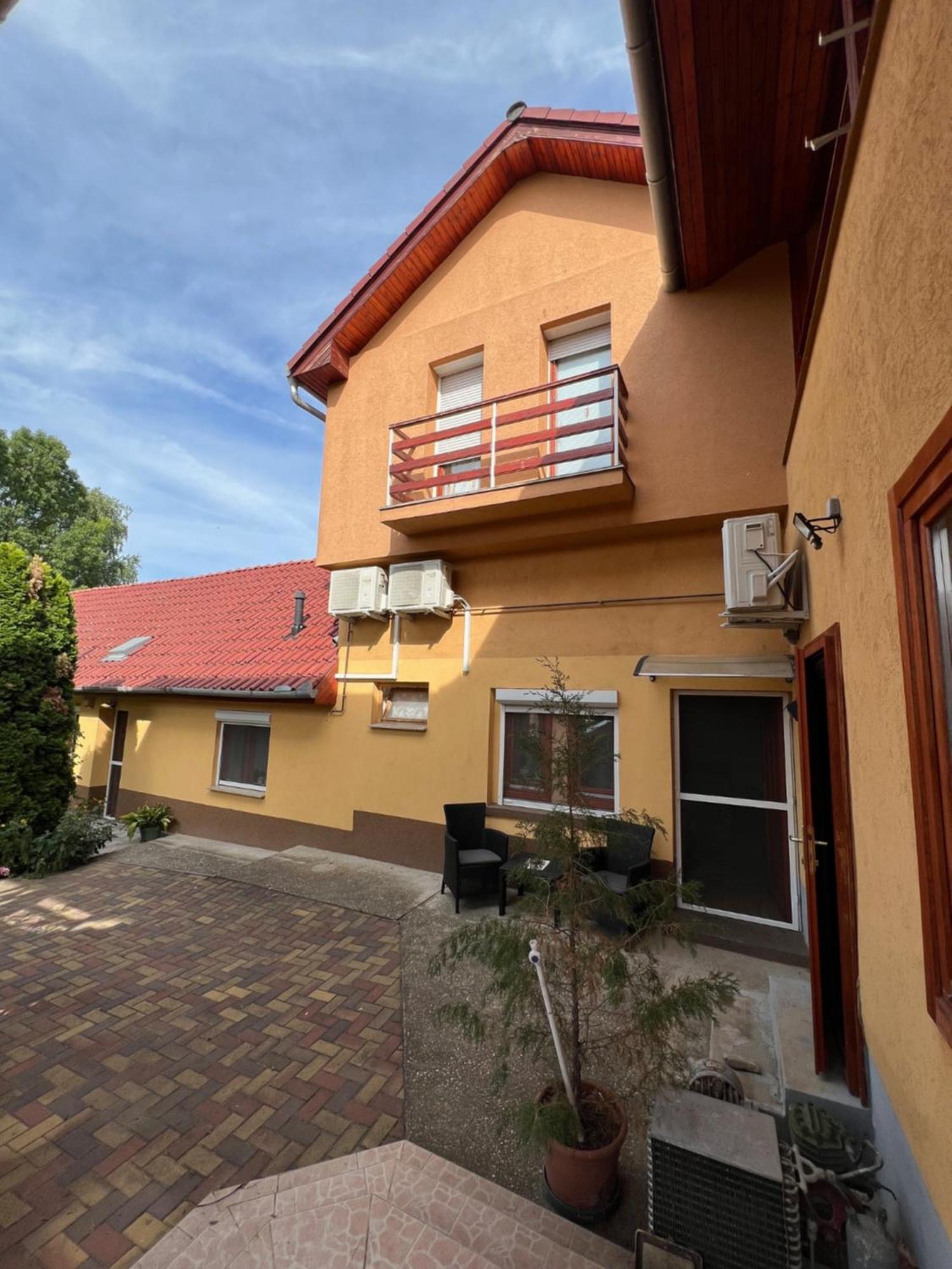 Szahara Vendeghaz Apartment Kerekegyhaza Ngoại thất bức ảnh