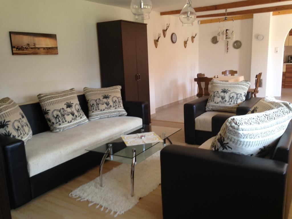 Szahara Vendeghaz Apartment Kerekegyhaza Ngoại thất bức ảnh