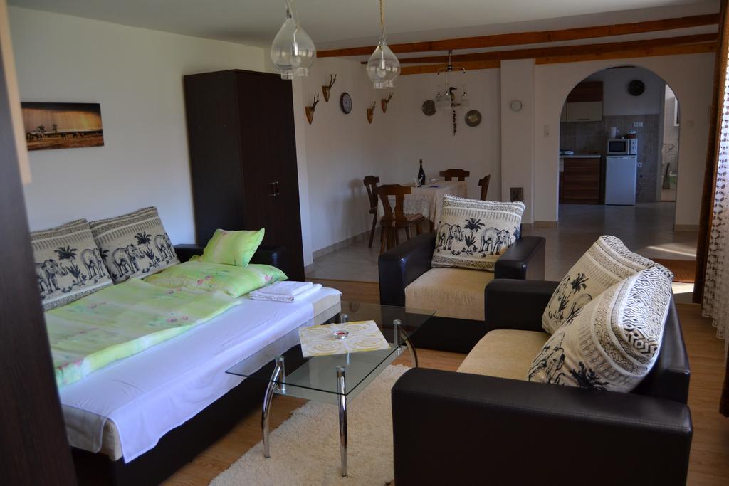 Szahara Vendeghaz Apartment Kerekegyhaza Ngoại thất bức ảnh